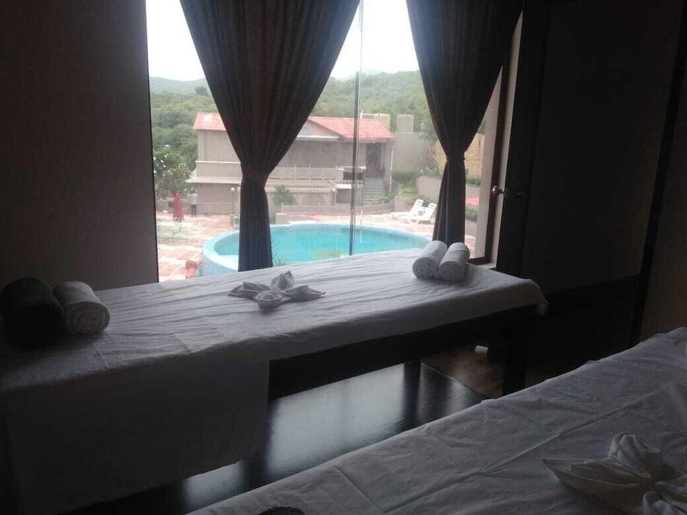 Araliayas Resort & Spa Udajpur Zewnętrze zdjęcie